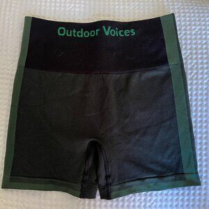 Outdoor Voices Black/Evergreen Seamless Smooth 4.5" Short Small